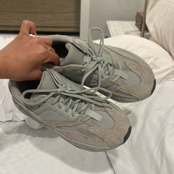 Yzy - Picture 1 of 3